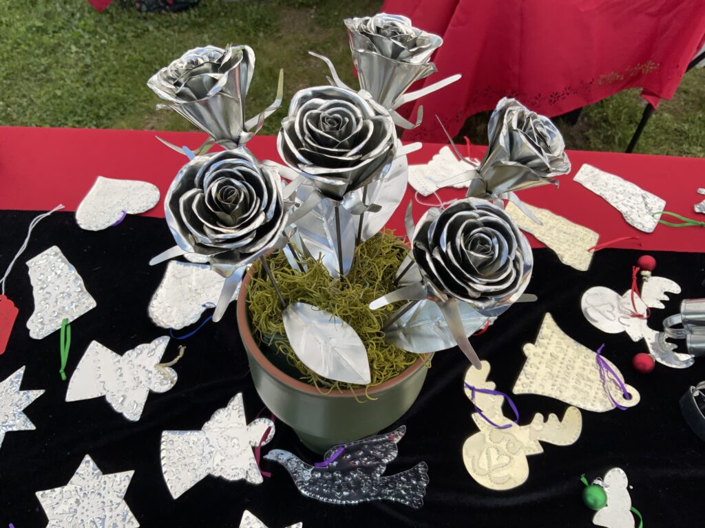 Vermont Tinworks Tin Rose Bouquet